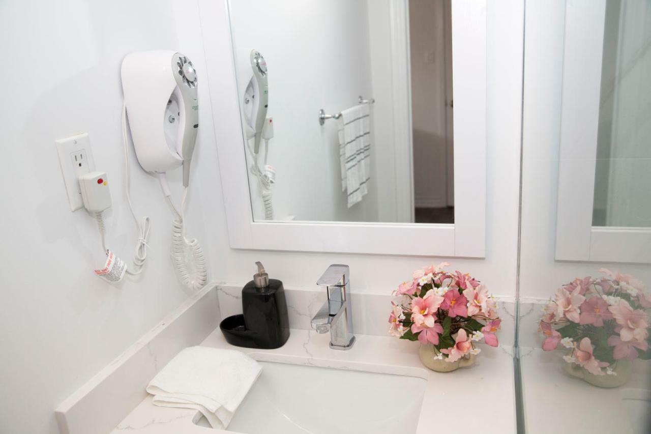 Cozy 3BR 2Bth Suite, A min to Hwy401, 404&DVP Toronto Zewnętrze zdjęcie