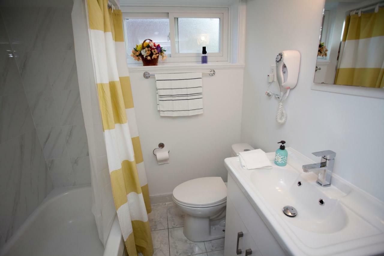 Cozy 3BR 2Bth Suite, A min to Hwy401, 404&DVP Toronto Zewnętrze zdjęcie